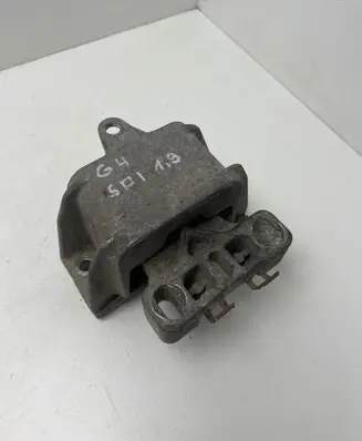 Volkswagen Golf IV Engine mount bracket Ij0199555