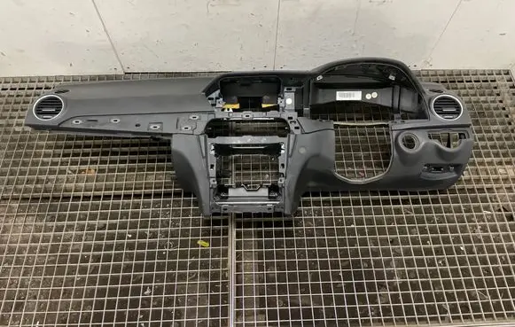 Mercedes-Benz C W204 Dashboard 2046805887