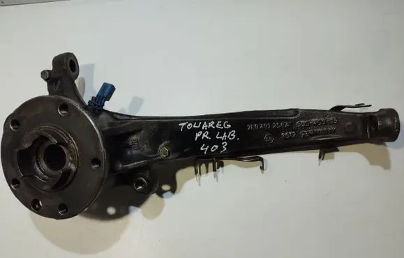 Volkswagen Touareg I Front wheel hub spindle knuckle 7L0407258A
