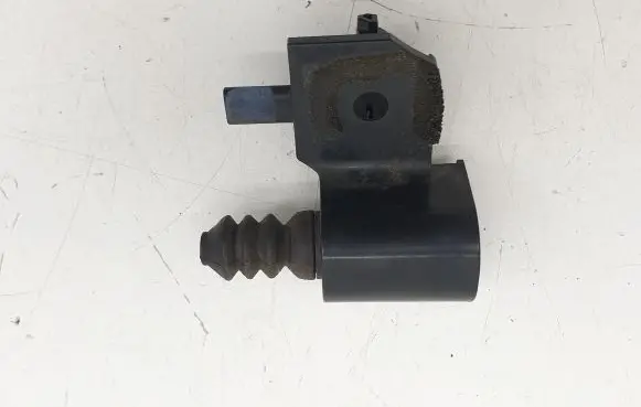 Mitsubishi Outlander Fuel tank opening switch 