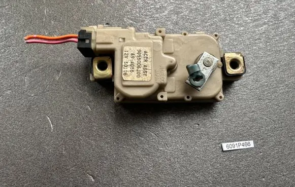 Nissan Patrol Y60 Tailgate lock latch 9055006J00