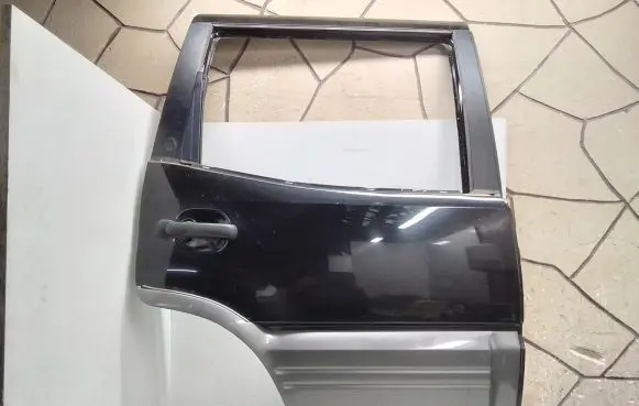 Nissan Terrano Rear door