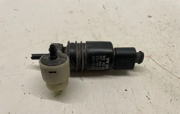 Volkswagen Touran II Windscreen/windshield washer pump 1K6955651 3122789