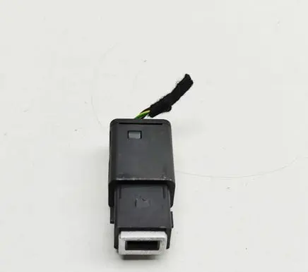 DS Automobiles 7 Crossback USB socket connector 98217039DX 9824334377