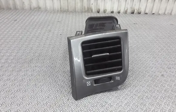 Toyota Avensis Verso Dashboard side air vent grill/cover trim 5565044080