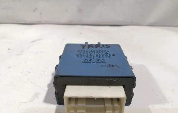 Toyota Yaris Door central lock control unit/module 8598052050 0515003440