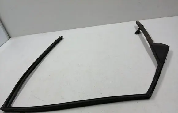 Nissan Pulsar Rear door window/glass frame 