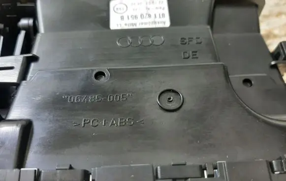 Audi A5 8T 8F Dash center air vent grill 8T1820951B 06485006