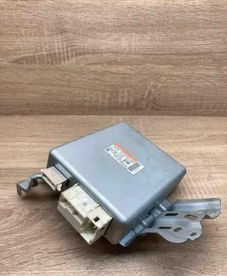 Toyota Avensis T270 Power steering control unit/module 8965002560 2250000870