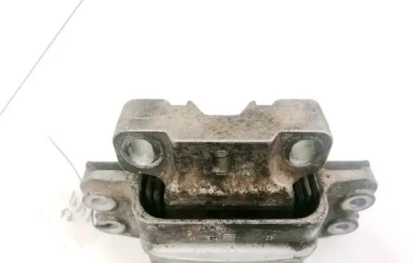 Volkswagen PASSAT B6 Engine mount bracket 3C019555P