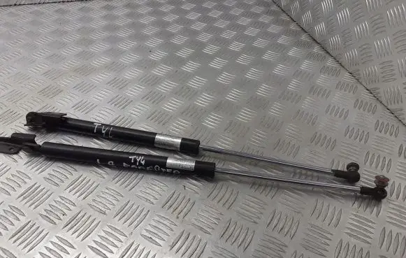 Subaru Forester SH Shock absorber/damper mounting bracket 