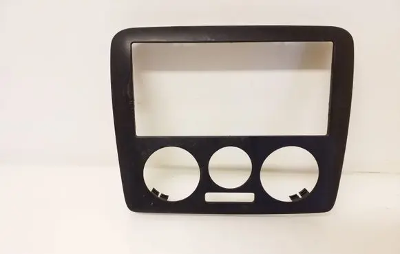 Skoda Octavia Mk1 (1U) Radio/GPS head unit trim 1UO858071 241558