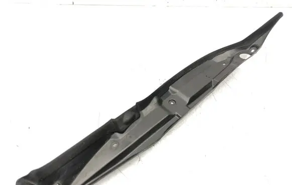 Mercedes-Benz C W203 Fender end trim A2038890125 BBP145301