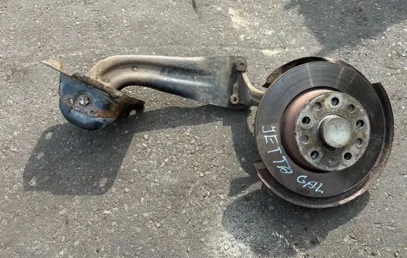 Rear wheel hub spindle/knuckle