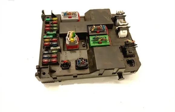 Peugeot 307 Fuse module 9651196880A