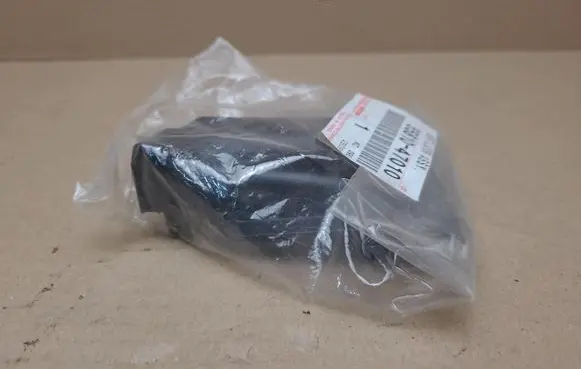 Toyota Prius+ (ZVW40) Wiper trim 5581047010