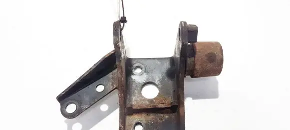 Toyota Avensis T250 Engine mounting bracket