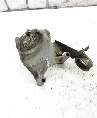 Volkswagen Touareg I Engine mounting bracket 070199308A A6R4136