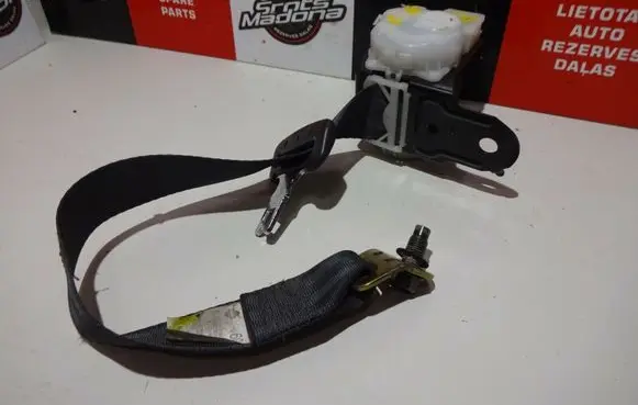Infiniti G35 Rear seatbelt 7D5930