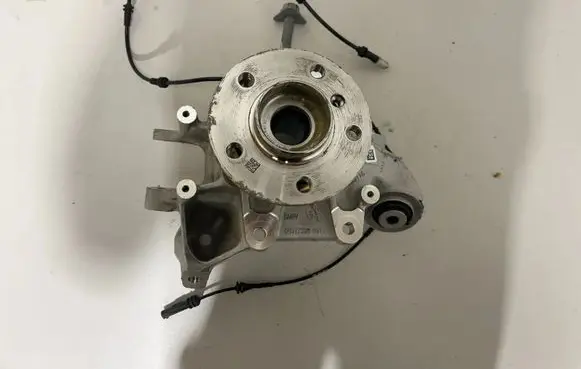 BMW X7 G07 Rear wheel hub 6876651 6876653