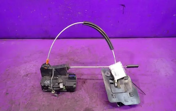 Opel Meriva A Front door lock 