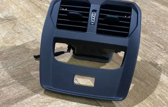 Rear air vent grill