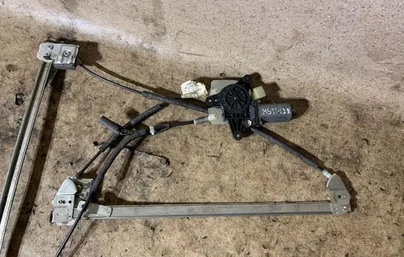 Mercedes-Benz Vito Viano W639 Front door electric window regulator 4833231