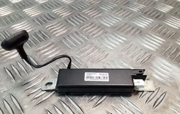 Chrysler Grand Voyager V Aerial antenna amplifier 05064324AC