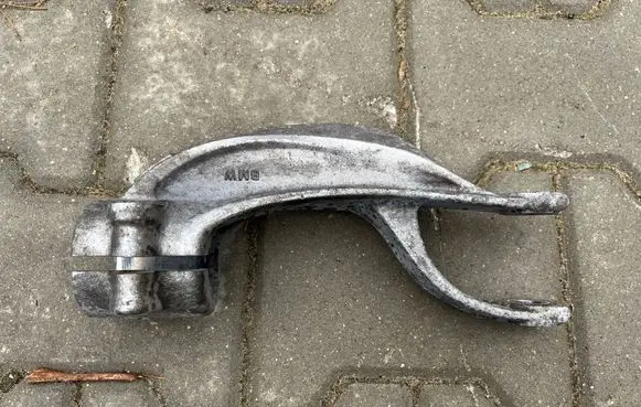 BMW X5 G05 Lower shock absorber bracket 6876683