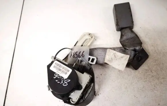 Middle seatbelt (rear)