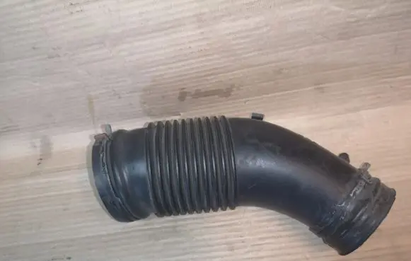 Audi A4 S4 B7 8E 8H Air intake duct part 06E129627Q