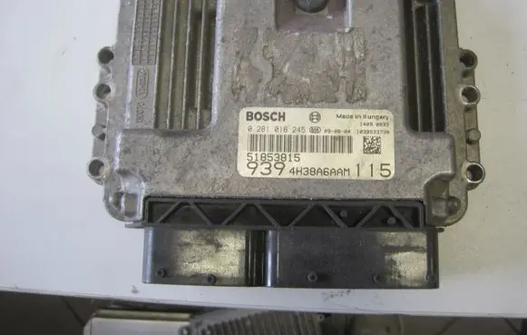 Alfa Romeo 159 Engine control unit/module ECU 51853815