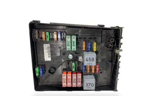 Skoda Octavia Mk2 (1Z) Fuse module 1K0937125A 8D0951253