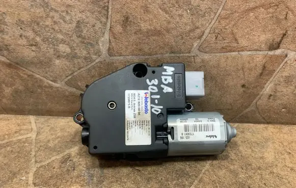 Mercedes-Benz C W204 Sunroof motor/actuator A2128200008