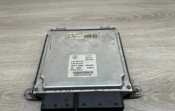 Mercedes-Benz E C207 W207 Engine control unit/module A6519007500 28336101 A0064461540