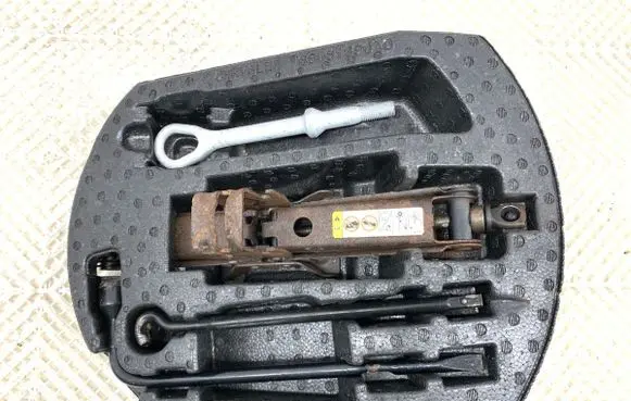Jeep Grand Cherokee Other interior part 68061390AD