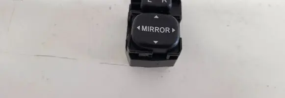 Toyota Corolla Verso AR10 Wing mirror switch 1M1R0R 183574