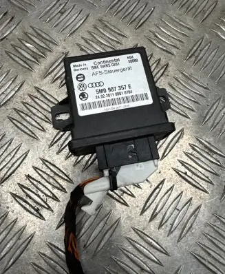 Volkswagen Touran II Light module LCM 5M0907357E 5WK50281