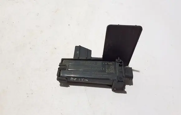 Volkswagen PASSAT B8 Tire pressure control unit 5Q0907273