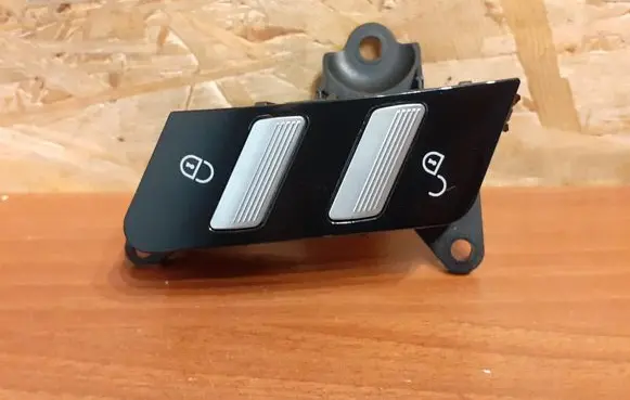 Mercedes-Benz S W221 Central locking switch button A2218213051 2523