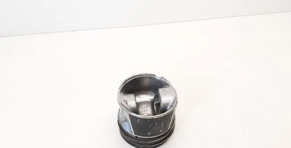 Nissan X-Trail T30 Piston 86L77F091