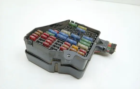 Volkswagen PASSAT B5 Fuse module