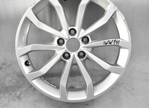 Audi A4 S4 B9 8W R18 alloy rim 