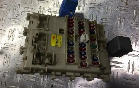 Nissan Almera N16 Fuse box set 243505m300 0224001