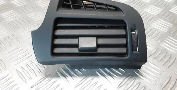 Toyota Verso Dash center air vent grill 556600F030