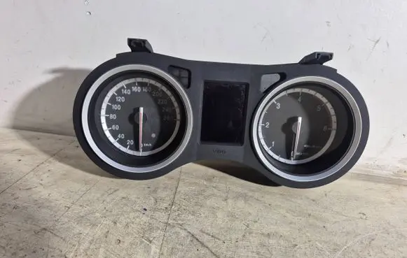 Speedometer (instrument cluster)