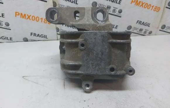 Volkswagen PASSAT B6 Engine mount bracket 1K0199262