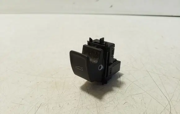 Tailgate opening switch