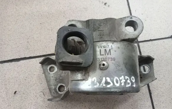 Opel Corsa D Engine mount bracket 13130739