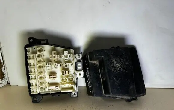Mazda Premacy Fuse box set